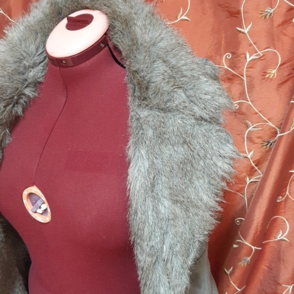 FEVER Reversible Vest - Picture 3 of 6